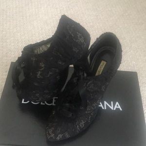 DOLCE & GABBANA BLACK BOOTY SHOES